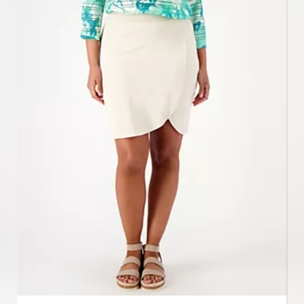Belle by Kim Gravel TripleLuxe Twill Tulip Hem Skort In Sand Bar